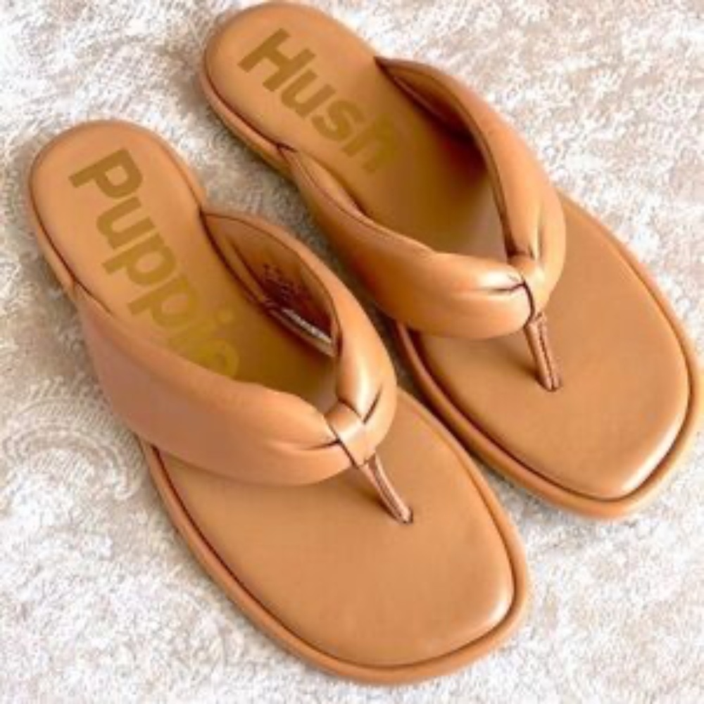 HUSH PUPPIES Women's Desert Tan Emily Flat Thong Flip Flop Sandals, size 9 Med